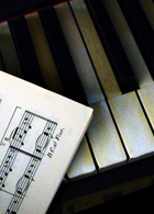 Vermitteln: Tastatur mit Noten